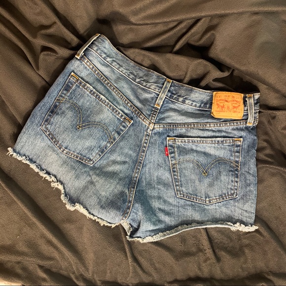 Levi Denim Shorts in Midwash - Picture 2 of 3